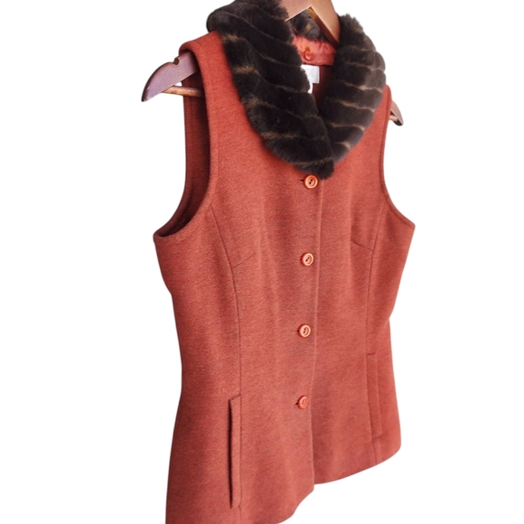 EMOMI Wool Blend Sleeveless Vest - Picture 3 of 8